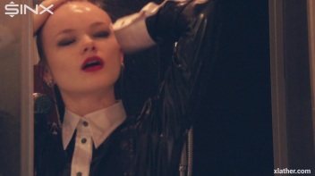 Coy Cuties Sexy Sudsy Shower Screencap 38 on www.sinx.com