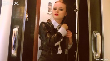 Coy Cuties Sexy Sudsy Shower Screencap 40 on www.sinx.com