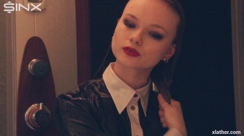 Coy Cuties Sexy Sudsy Shower Screencap 42 on www.sinx.com