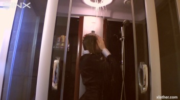 Coy Cuties Sexy Sudsy Shower Screencap 5 on www.sinx.com