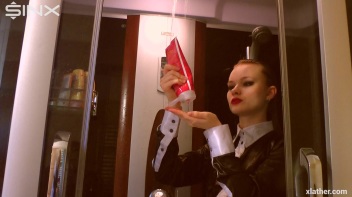 Coy Cuties Sexy Sudsy Shower Screencap 9 on www.sinx.com