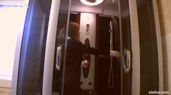 Coy Cuties Sexy Sudsy Shower Screencap 1 on www.sinx.com