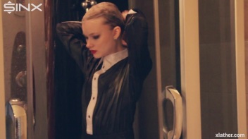 Coy Cuties Sexy Sudsy Shower Screencap 13 on www.sinx.com