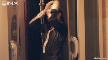 Coy Cuties Sexy Sudsy Shower Screencap 14 on www.sinx.com