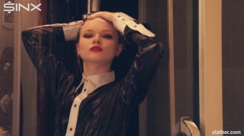 Coy Cuties Sexy Sudsy Shower Screencap 15 on www.sinx.com