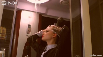 Coy Cuties Sexy Sudsy Shower Screencap 16 on www.sinx.com