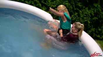 Leony vs. Kate: Wetlook Catfight! Screencap 9 on www.sinx.com