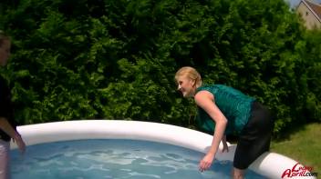 Leony vs. Kate: Wetlook Catfight! Screencap 92 on www.sinx.com