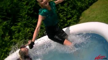 Leony vs. Kate: Wetlook Catfight! Screencap 12 on www.sinx.com
