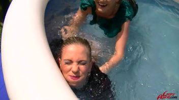 Leony vs. Kate: Wetlook Catfight! Screencap 24 on www.sinx.com
