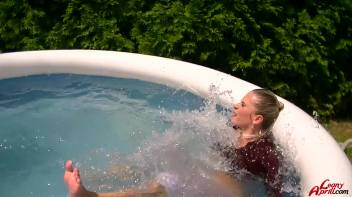 Leony vs. Kate: Wetlook Catfight! Screencap 25 on www.sinx.com