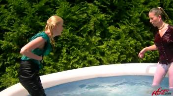 Leony vs. Kate: Wetlook Catfight! Screencap 31 on www.sinx.com