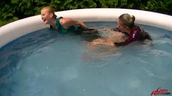 Leony vs. Kate: Wetlook Catfight! Screencap 41 on www.sinx.com