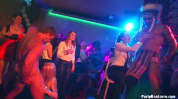 Party Hardcore Gone Crazy Vol. 36 Part 1 - Cam 1 Screencap 60 on www.sinx.com
