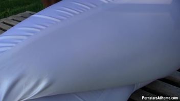 On The Blowjob Hunt Screencap 1 on www.sinx.com