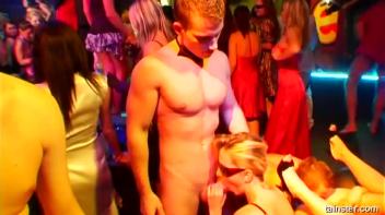 Pussy Casino Part 1 - Cam 2 Screencap 116 on www.sinx.com