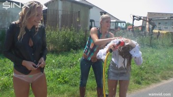 Two city girls and country girl get soaked outside Screencap 19 on www.sinx.com