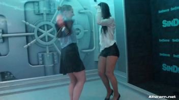 Bloused And Doused Screencap 20 on www.sinx.com