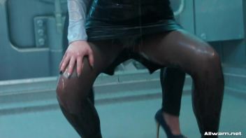 Bloused And Doused Screencap 46 on www.sinx.com