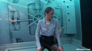 Bloused And Doused Screencap 50 on www.sinx.com