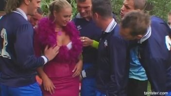 Sabrina White Gets Wet Screencap 7 on www.sinx.com