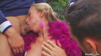 Sabrina White Gets Wet Screencap 30 on www.sinx.com