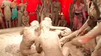 Teeny Bikinis In The Mud Pit Screencap 99 on www.sinx.com