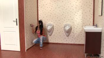 The Music of Facials Screencap 2 on www.sinx.com