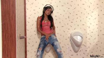 The Music of Facials Screencap 36 on www.sinx.com