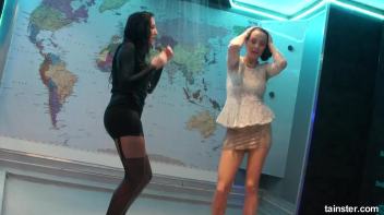 Sweet amateur honeys go wet Screencap 17 on www.sinx.com