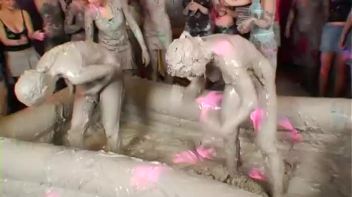 Mudslinging Eurobabes Screencap 94 on www.sinx.com