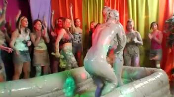 Mudslinging Eurobabes Screencap 59 on www.sinx.com